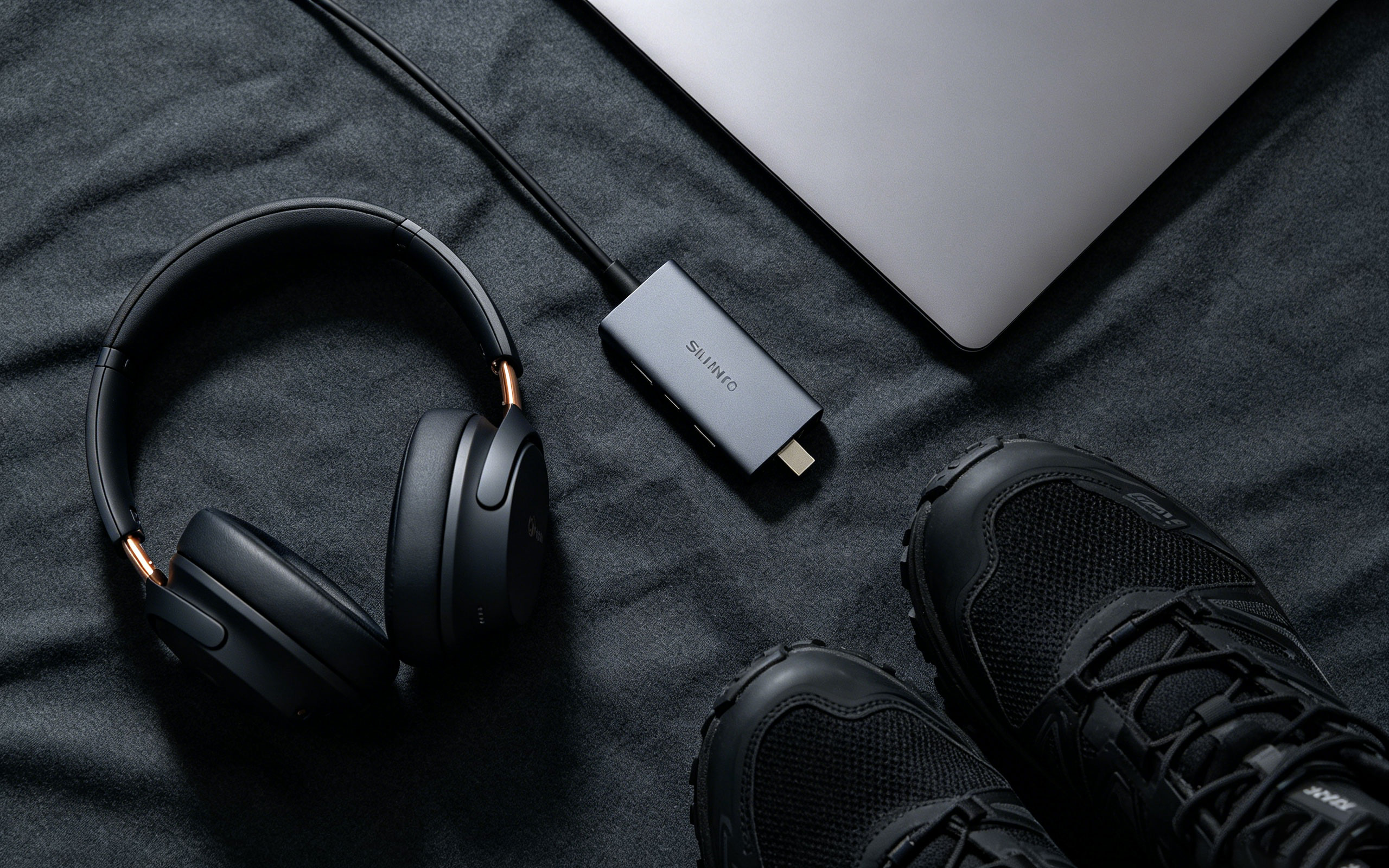 The Everyday Carry Tech Setup for Remote Work and Travel