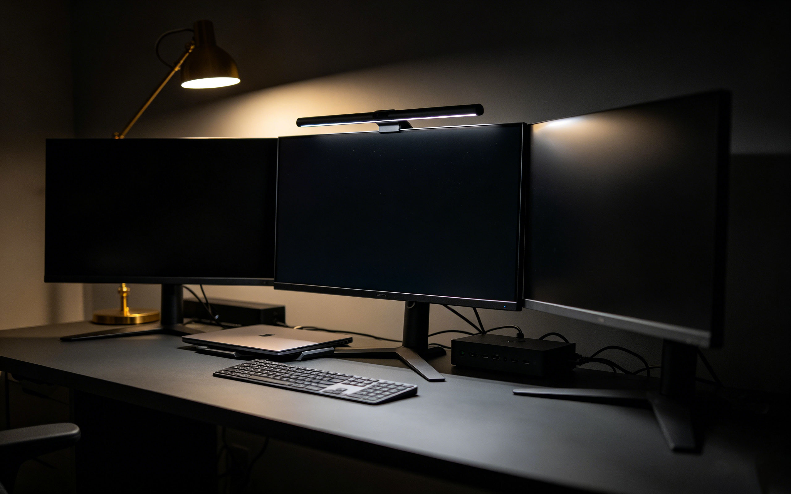 Building a Minimalist Triple-Monitor Desk Setup Without the Cable Mess